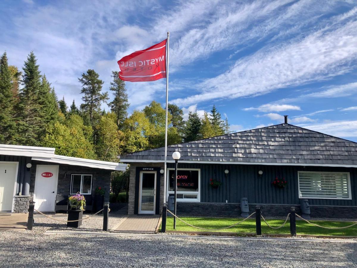 Mystic Isle Motel Wawa Eksteriør bilde